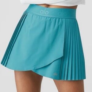 ALO Yoga Women's Aqua Pleated Mini Skirt